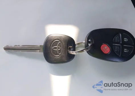 2012 Toyota Highlander Se V6 z USA, uszkodzony, nr VIN 5TDBK3EH3CS136059